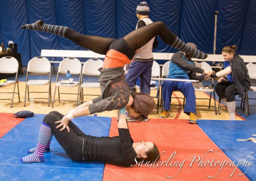 Free porn pics of Flexible stuntwoman gymnastics 5 of 44 pics