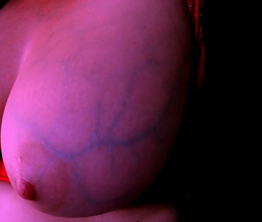 Free porn pics of Tits and veins. 7 of 9 pics