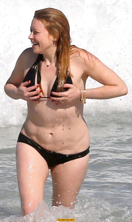 Free porn pics of Celebrity Natasha Lyonne nipple slip at the beach  7 of 7 pics