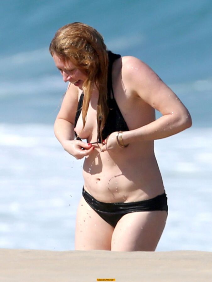 Free porn pics of Celebrity Natasha Lyonne nipple slip at the beach  4 of 7 pics