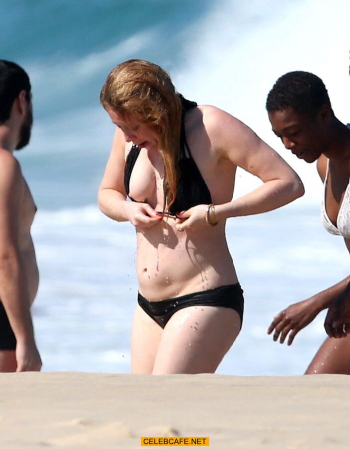 Free porn pics of Celebrity Natasha Lyonne nipple slip at the beach  5 of 7 pics