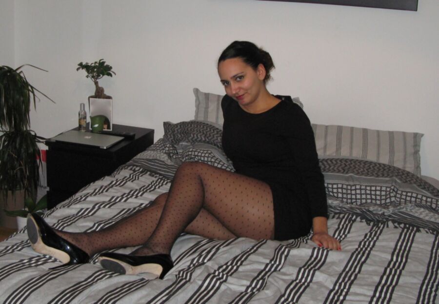 Free porn pics of Arab slut wife with fat ass in pantyhose 10 of 10 pics