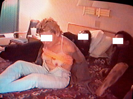 Free porn pics of threesome at motel, hubby home with kids 10 of 128 pics