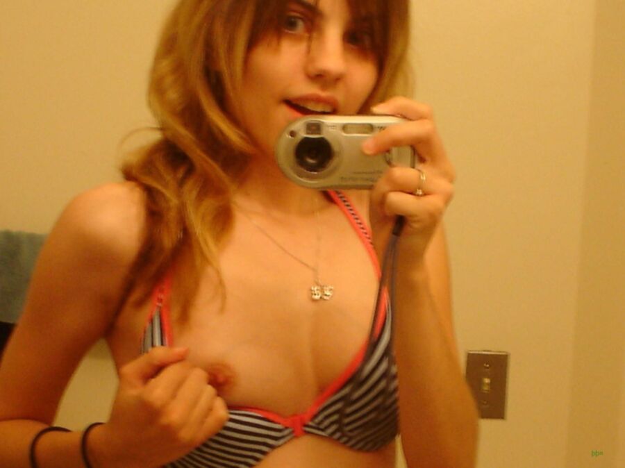 Free porn pics of Cute Emo Teen      P-P ¤ 15 of 66 pics