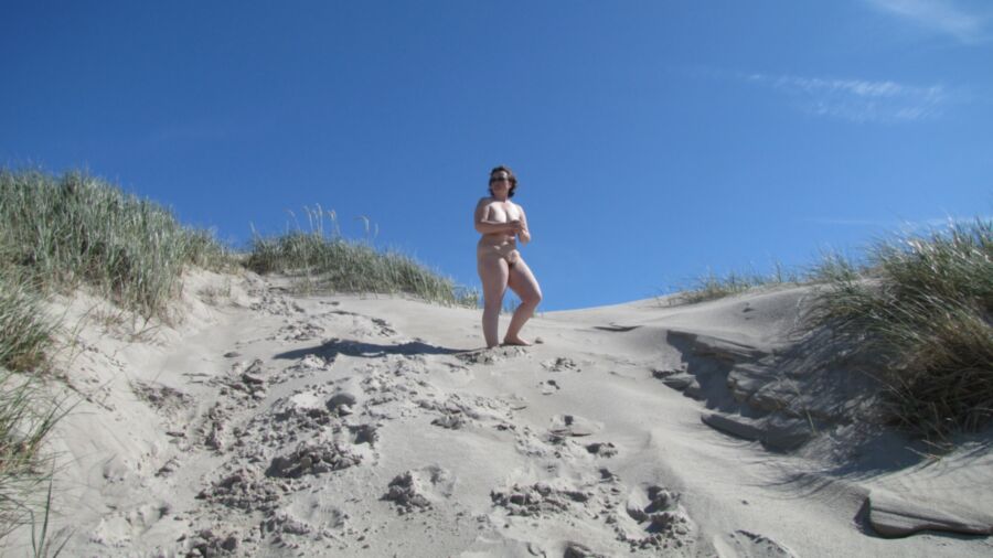 Free porn pics of Posing at the beach 16 of 18 pics