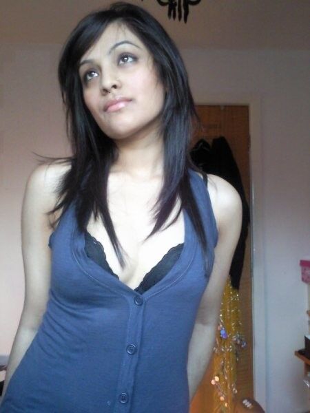 Free porn pics of Sexy Indian Girl Exposing 2 of 20 pics