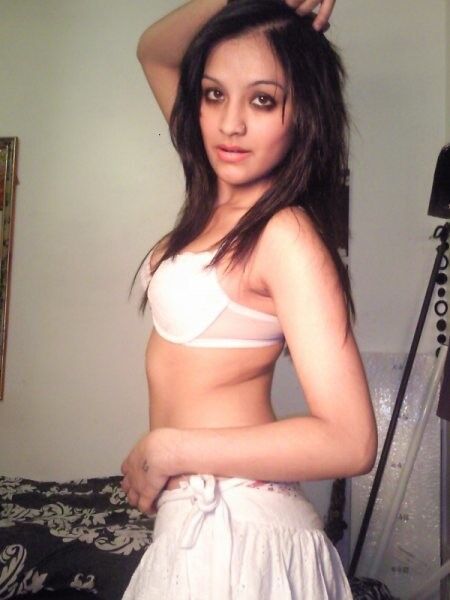 Free porn pics of Sexy Indian Girl Exposing 9 of 20 pics