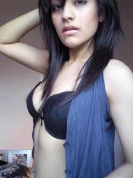 Free porn pics of Sexy Indian Girl Exposing 5 of 20 pics