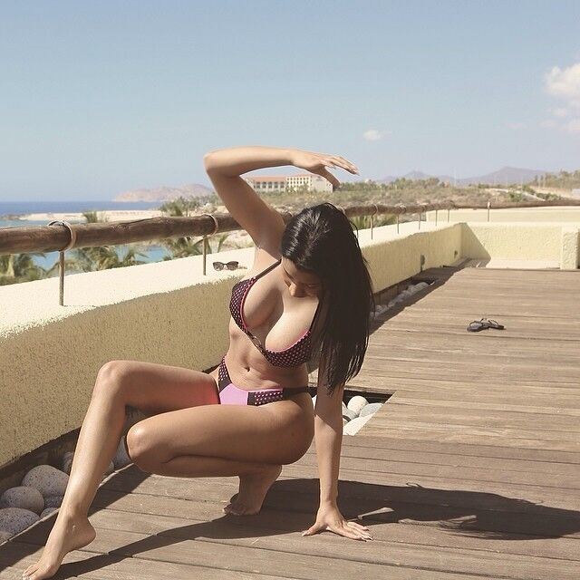 Free porn pics of Nicki Minaj and her amazing big boobs 18 of 70 pics